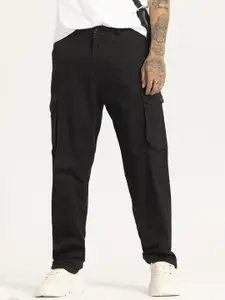 Snitch Men Black Plain Relaxed Fit Cargo Pants