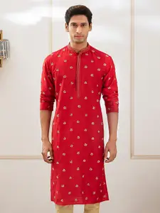 VASTRAMAY Floral Embroidered Sequinned Mandarin Collar Straight Kurta