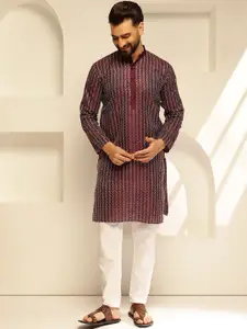 SOJANYA Geometric Embroidered Thread Work Mandarin Collar Straight Kurta