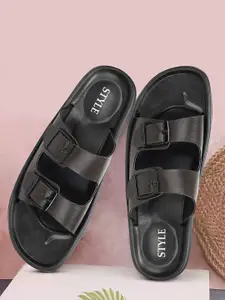 Genial Men Striped Rubber Slip-On