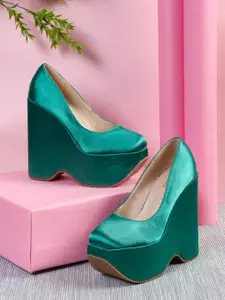 Flat n Heels Velvet Wedge Pumps with Bows