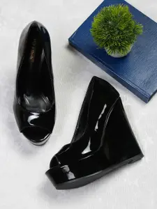 Flat n Heels Wedge Pumps