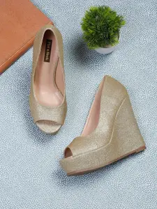 Flat n Heels Wedge Pumps
