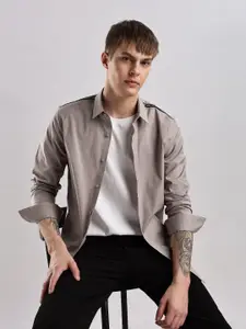 Calvin Klein Jeans Men Classic Slim Fit Opaque Casual Shirt