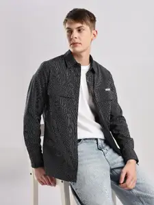 Calvin Klein Jeans Men Classic Pinstripes Opaque Striped Casual Shirt