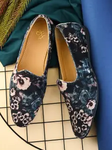 House of Pataudi Men Floral Printed Slip On Mojaris