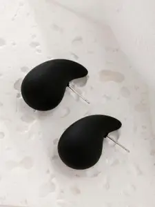 VAGHBHATT Teardrop Shaped Drop Earrings