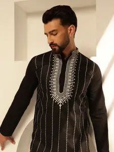SOJANYA Geometric Embroidered Mandarin Collar Thread Work Cotton Silk Straight Kurta