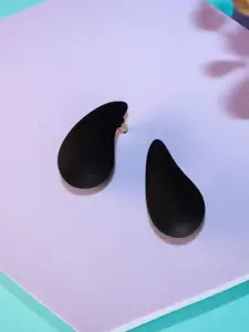 VAGHBHATT Teardrop Shaped Drop Earrings