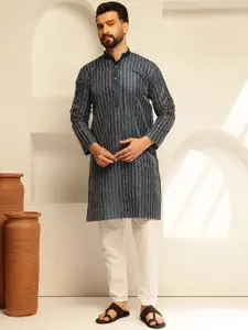 SOJANYA Men Embroidered Regular Thread Work Kurta with Pyjamas