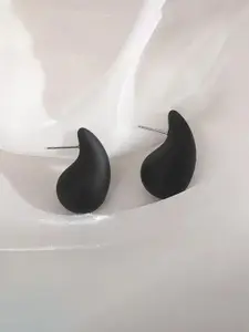 VAGHBHATT Teardrop Shaped Drop Earrings