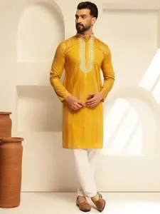 SOJANYA Men Embroidered Regular Thread Work Kurta with Pyjamas