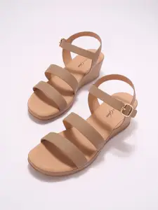 Forever Glam by Pantaloons Round Toe Gladiators Flats