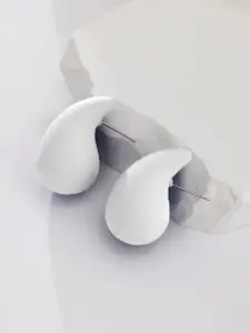 VAGHBHATT Teardrop Shaped Drop Earrings