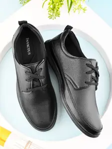 INVICTUS Men Textured Formal Derbys