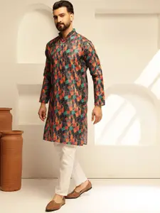 SOJANYA Men Printed Regular Kurta with Pyjamas