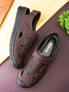 The Roadster Lifestyle Co. Men Textured Round Toe Fisherman Sandals