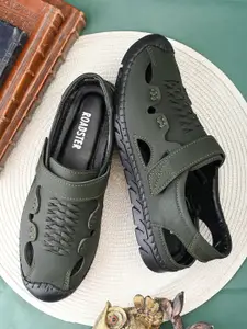 The Roadster Lifestyle Co. Men Textured Round Toe Fisherman Sandals