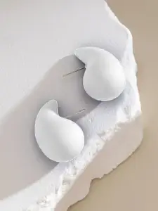 VAGHBHATT Teardrop Shaped Drop Earrings