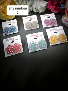 DIVASTRI Contemporary Studs Earrings