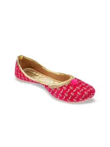 Sangria Women Woven Design Mojaris