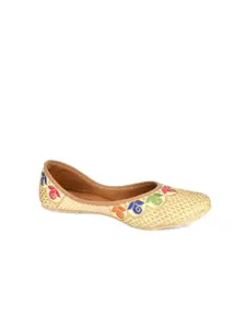 Sangria Women Embellished Ultra Comfortable Mojari