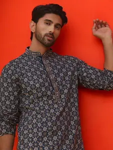 Jompers Men Geometric Embroidered Sequinned Kurta