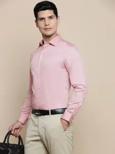INVICTUS Men Standard Slim Fit Spread Collar Solid Cotton Formal Shirt