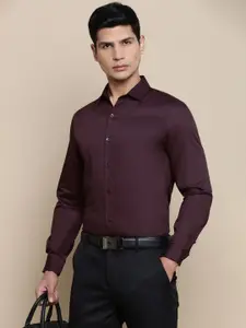 INVICTUS Men Standard Slim Fit Spread Collar Solid Cotton Formal Shirt