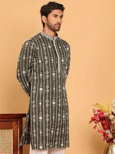 Jompers Men Geometric Embroidered Mirror Work Kurta