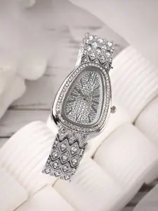 HAUTE SAUCE by  Campus Sutra HAUTE SAUCE by Campus Sutra Women The Bijou Serpenti Oval Watch AW25_HSWC1253