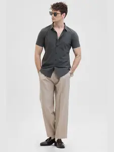 Snitch Men Slim Fit Spread Collar Solid Casual Shirt