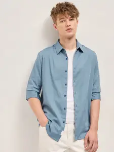 THE BEAR HOUSE Men Slim Fit Spread Collar Solid Casual Shirt