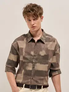 THE BEAR HOUSE Men Relaxed Fit Spread Collar Abstract Printed Casual Shirt