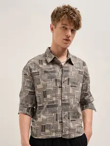 THE BEAR HOUSE Men Oversized Fit Spread Collar Geometric Printed Casual Shirt