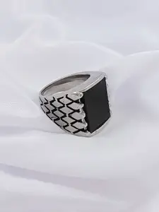 Saizen 925 Sterling Silver Sliver-Plated Crystal And Onyx Stone Studded Finger Ring