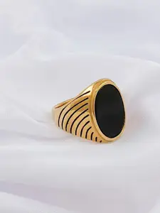 Saizen Stainless Steel Gold-Plated Onyx Stone-Studded Oval Shaped Finger Ring