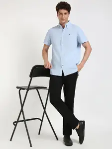 Tommy Hilfiger Men Button-Down Collar Solid Linen Casual Shirt