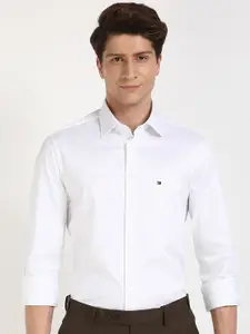 Tommy Hilfiger Men Relaxed Opaque Checked Casual Shirt