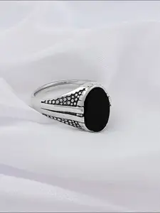 Saizen 925 Sterling Silver Silver-Plated Onyx Stone Studded Finger Ring