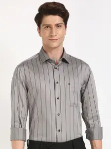 Tommy Hilfiger Men Slim Fit Opaque Striped Casual Shirt