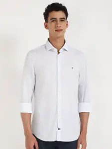 Tommy Hilfiger Men Spread Collar Floral Printed Cotton Casual Shirt