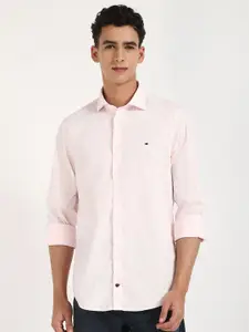 Tommy Hilfiger Men Spread Collar Floral Printed Slim Fit Cotton Casual Shirt