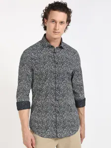 Tommy Hilfiger Men Slim Fit Spread Collar Floral Printed Cotton Casual Shirt