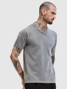 Snitch Men Self Design V-Neck Slim Fit Cotton Casual T-shirt