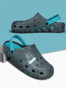 Paragon Men Self Design Rubber Clogs