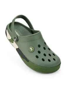 Hoppa Men Printed Clogs