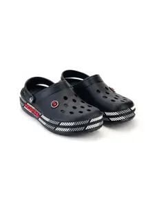 Hoppa Men Self Design Clogs