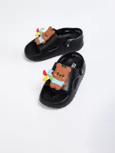Fame Forever by Lifestyle Boys Self Design Clogs