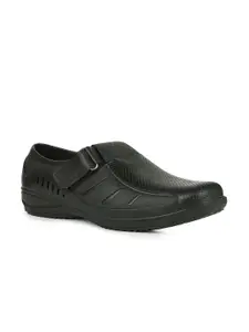 Bata Men Comfortable  Shoe-Style Sandals With Breathable Design for All-Day Comfort